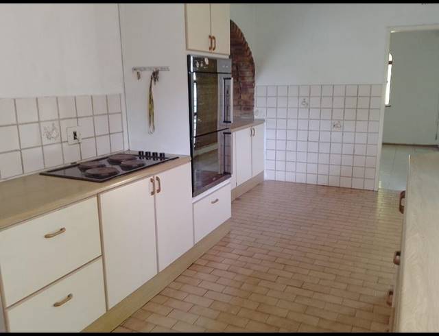 5 BEDROOM HOUSE FOR SALE IN PETERSFIELD